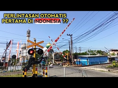 PINTU PERLINTASAN KA OTOMATIS PERTAMA DI INDONESIA?? TERNYATA ADA DI JEMBER!!