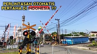 PINTU PERLINTASAN KA OTOMATIS PERTAMA DI INDONESIA?? TERNYATA ADA DI JEMBER!!