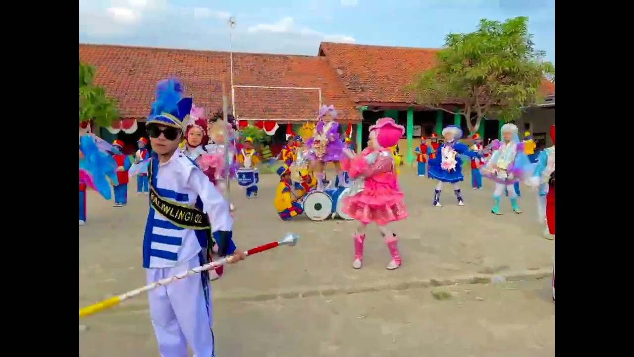 Drumband Gita Bahana ikut Berpartisipasi Karnaval HUT RI KE 80 TAHUN 2025 desa Kaliwlingi Brebes 