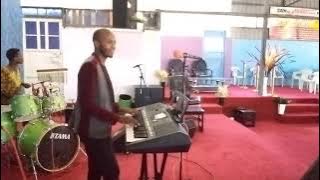 Ambia adui zangu niko chini ya mwambo