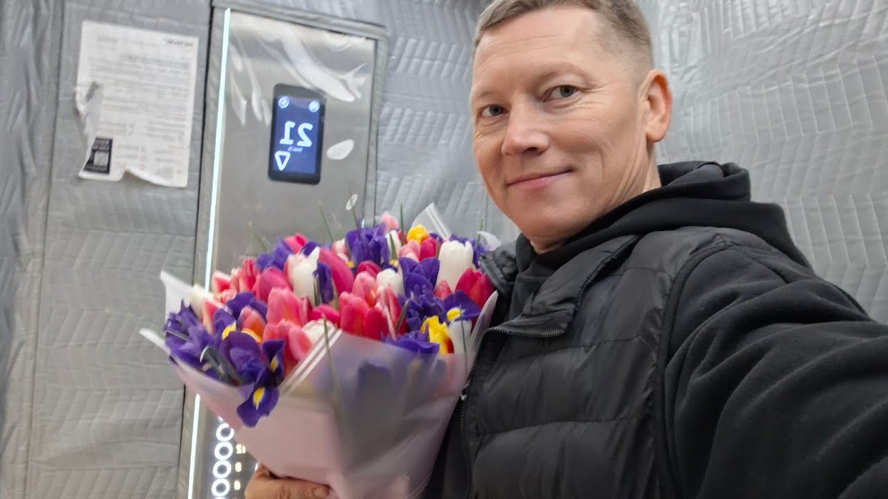 ДЕНЬ У ПРОДАВЦОВ ЦВЕТОВ И КУРЬЕРОВ.