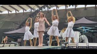 Mara Sattei San Siro Milano - Tasche - apertura concerto dei Coldplay