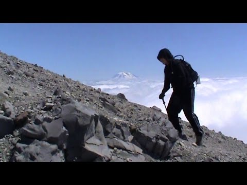 Climbing Mt St Helens: Hiking up to the crater rim