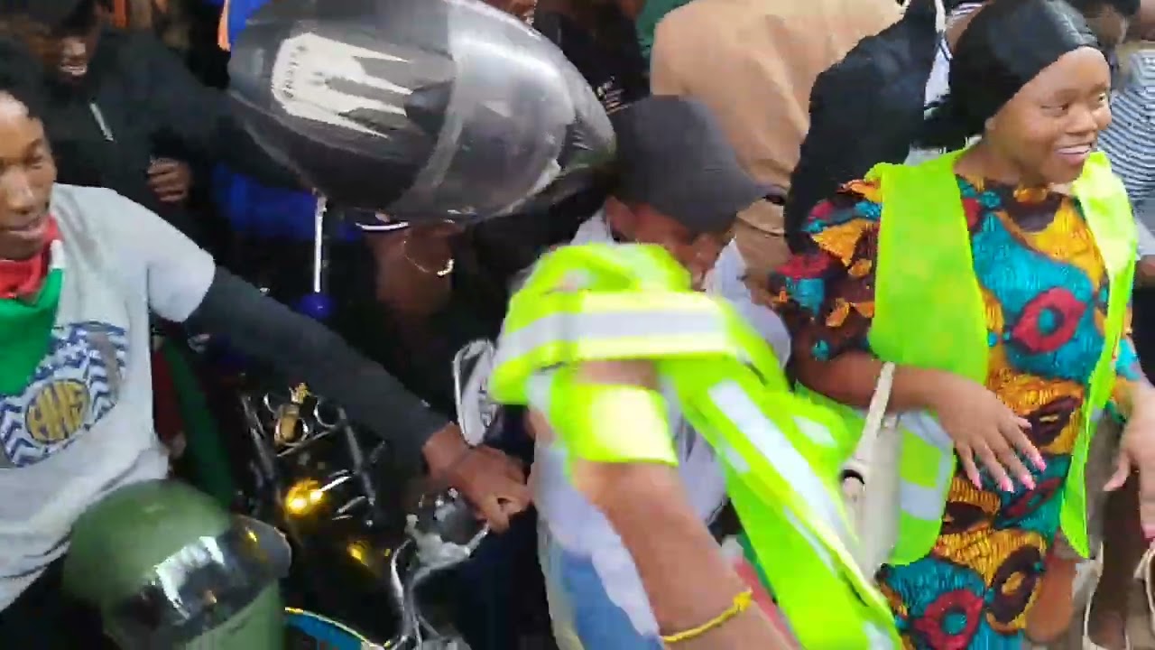 See whots bishop Ben ,,, suprise karuma boy family yesterday 😲😲 glory to God 🙏