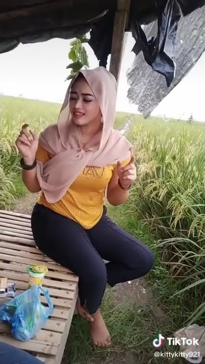 viral! tiktok wanita cantik nyanyi lagu dangdut
