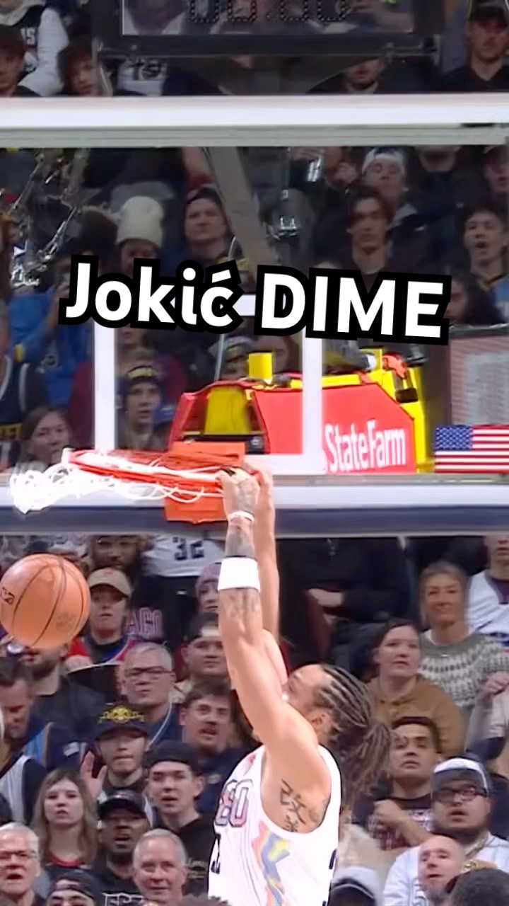 Jokić with the no look alley-oop pass   ?