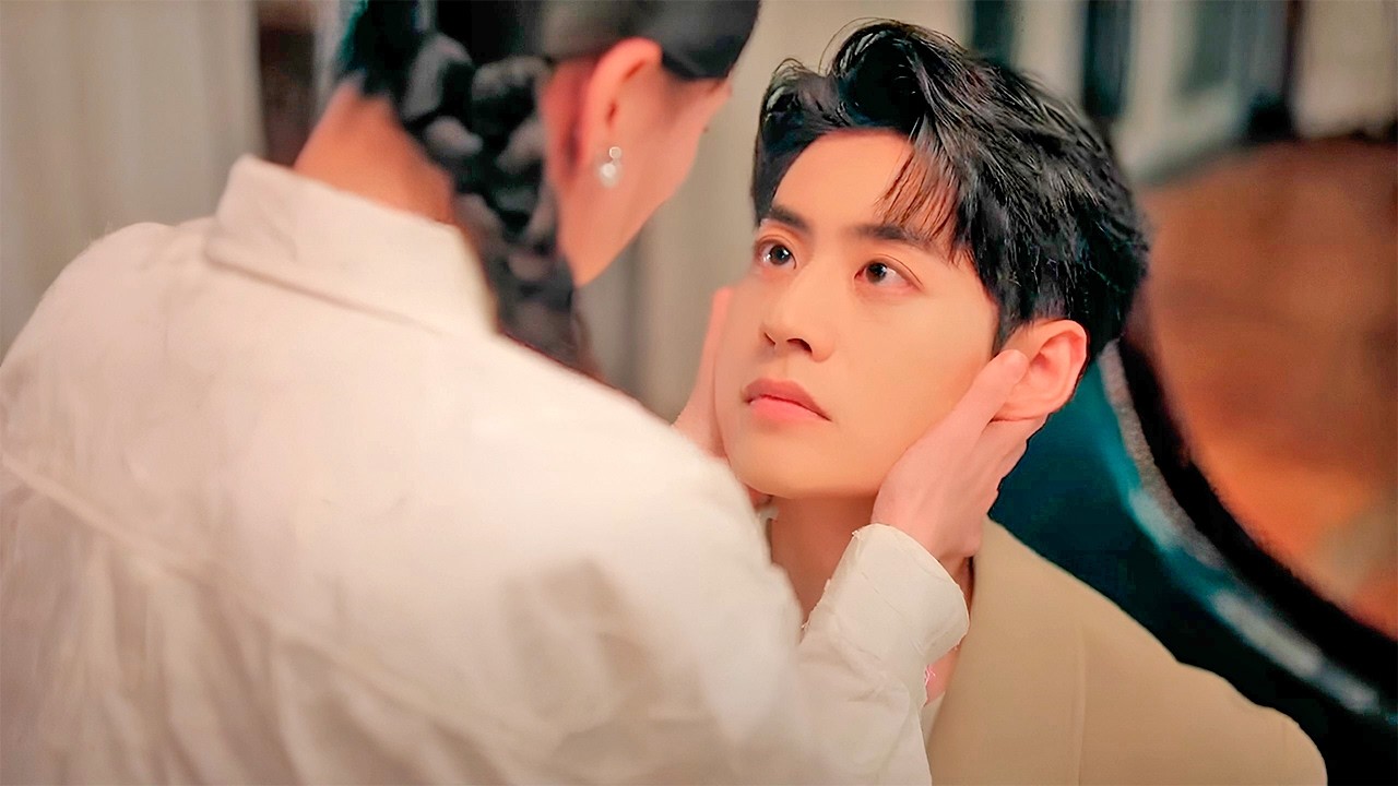 Se Ve Obligada A Trabajar Con Una Celebrity Arrogante Que La Humilla 24/7 Pero Él Se Enamora De Ella