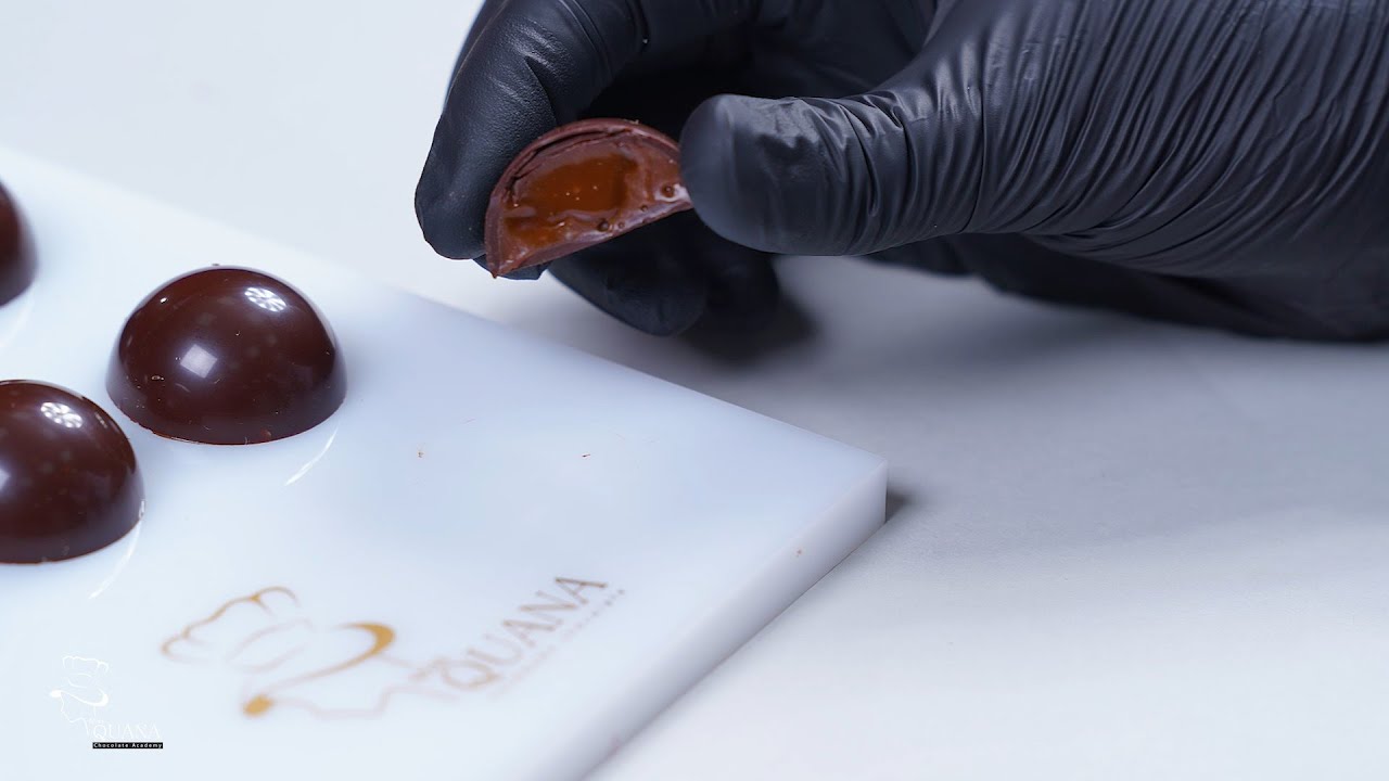 Karamel Dolgulu Çikolatalı Ganaj | Miss Quana - Chef Kübra Demirden