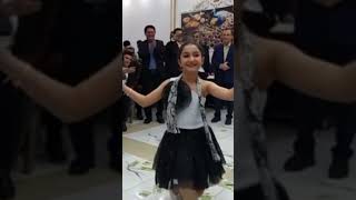 رقص دختر ترک جهانی شد رقص بابا کرم و آذری حتما تا اخر ببینید و لذت ببریدنظرشما چیه