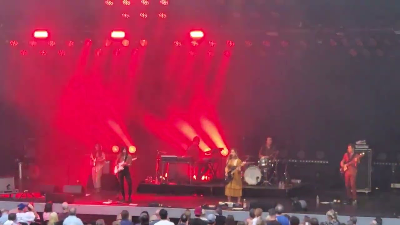 Sleater-Kinney - Bury Our Friends