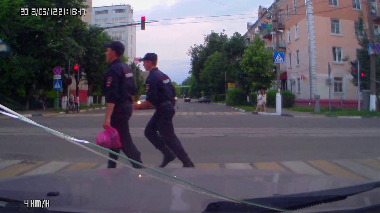 Нападение в ногинске. Полиция Ногинск. Полицейский с ютуба Ногинск. Ногинске милиция держать Таджикистана.