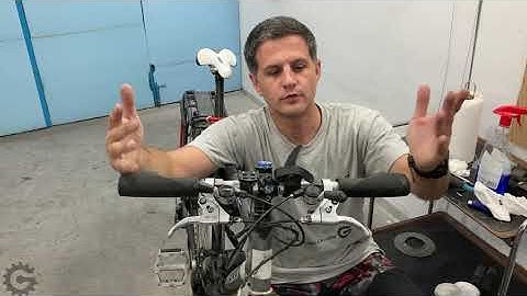 Removing and mounting bicycle flat bar grips [1011]