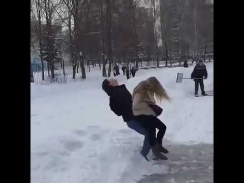 девушка фото на снегу смотреть