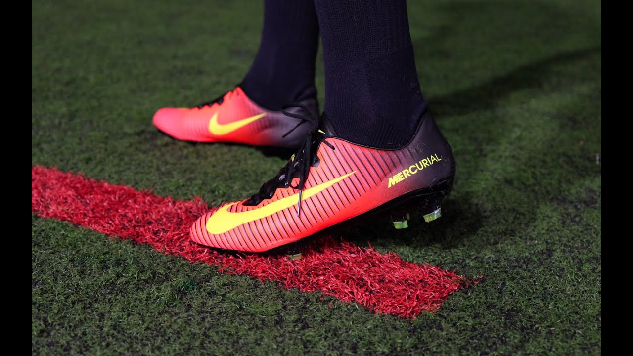Multa unos pocos longitud Review & On-Feet: Nike Mercurial Vapor XI FG (Total Crimson/ Black) -  YouTube