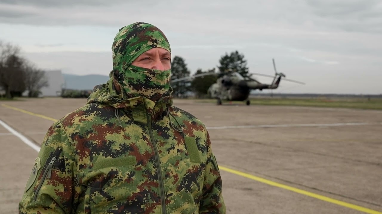 Instruktor obuke u 63. padobranskoj brigadi | Obuka za skokove novim padobranom