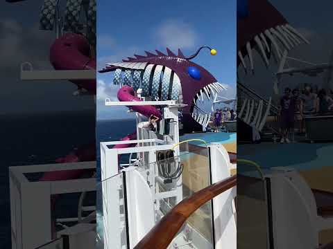 Видео: Външни палуби на круизен кораб Oasis of the Seas