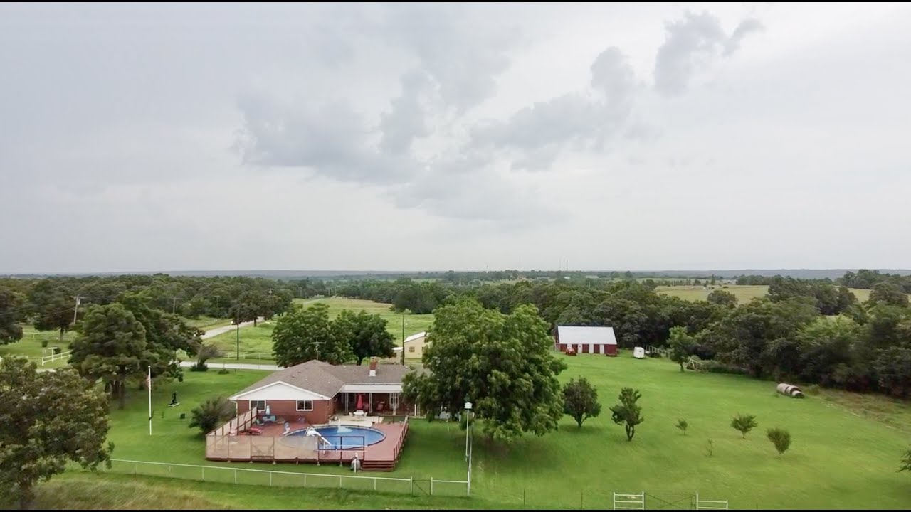 Oklahoma Farm House with Private Ponds, Pool, Paved Road, Deer Hunting