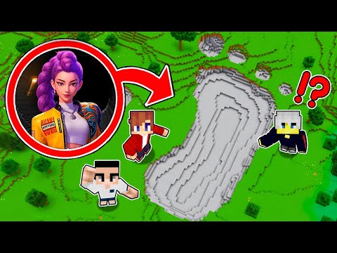 We Found The BIGGEST SCARY FOOTPRINT PAWS in Minecraft!