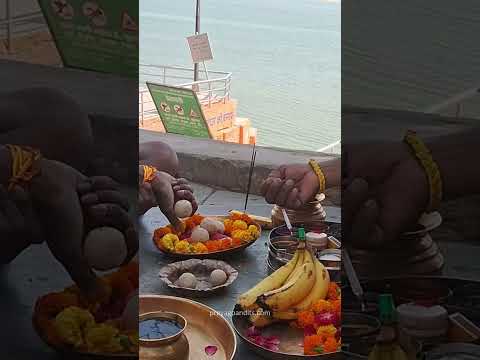 Pind Daan at the Triveni Sangam — a family's duty, carried fully