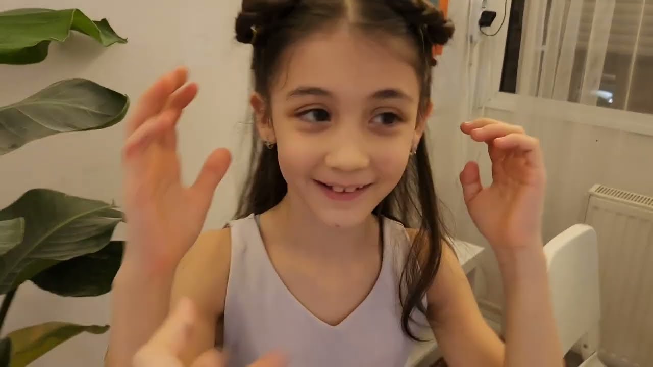 Eylül Poyraz Dev Balonların İçinden Çıkan Malzemelerle Slime Yaptı!! @eylülvepoyraz 