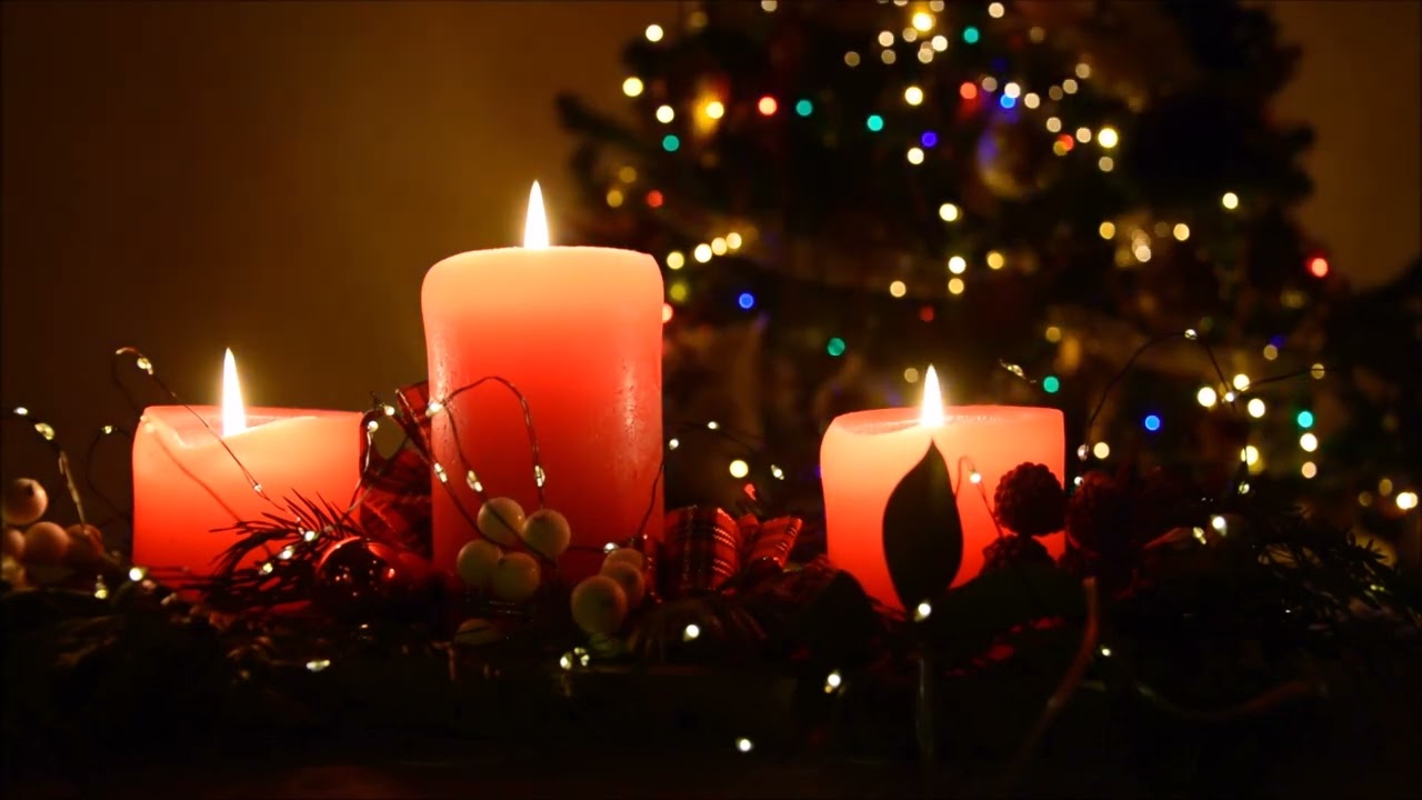 Relaxing Christmas Candle Ambience with Peaceful Christmas Piano Songs Playlist (1080p)
