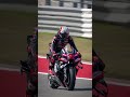 Bez loses a piece of the bike! 🤯
