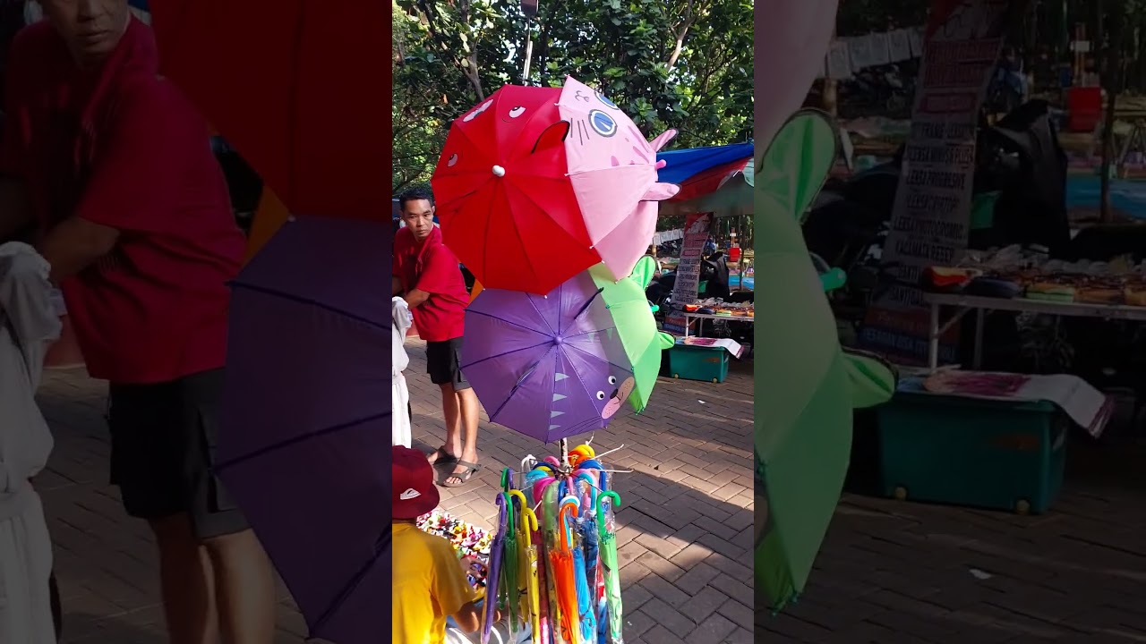 payung pink apa merah?