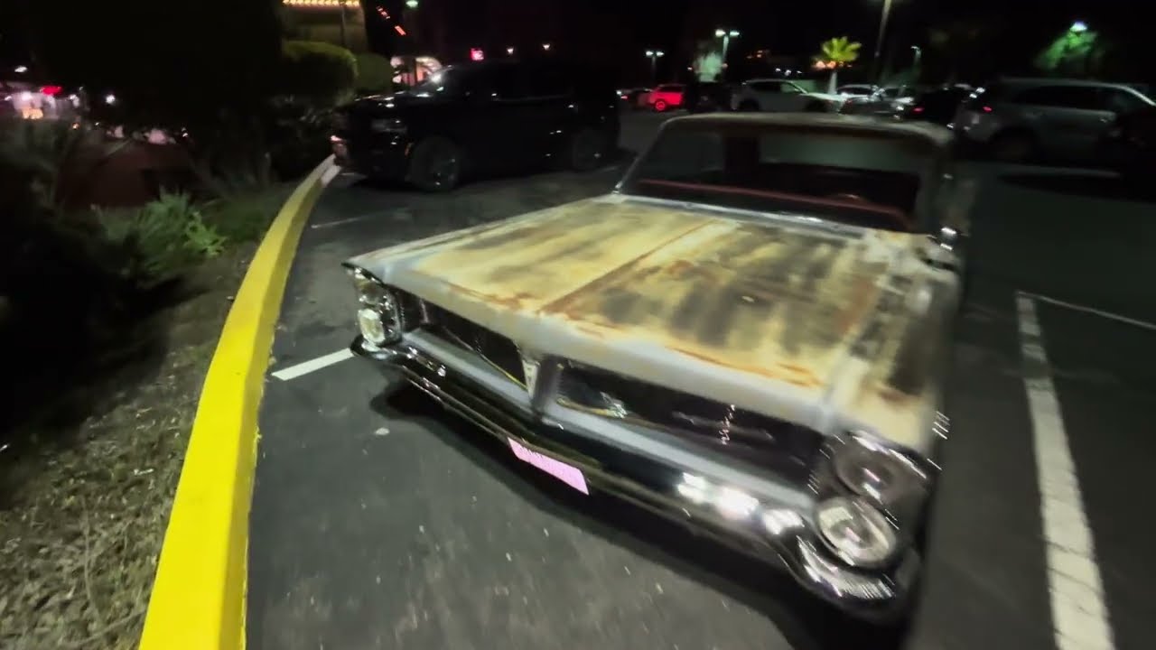 Замечен классический автомобиль