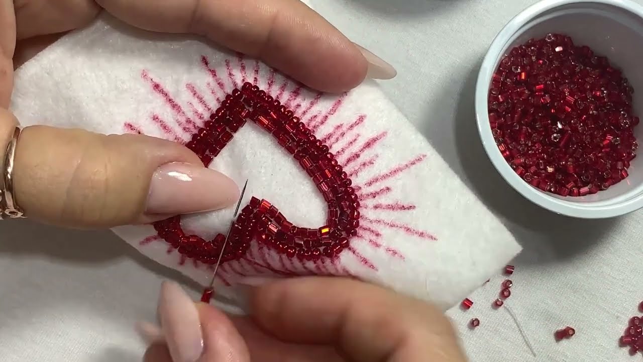 Coração Bordado com Pedraria / Bordado de Pedraria