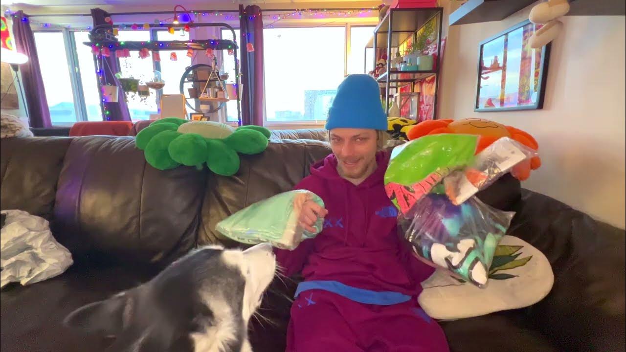 The Glorious Dead MERCH *HAUL* Video (FLATBUSH ZOMBIES) YouTube