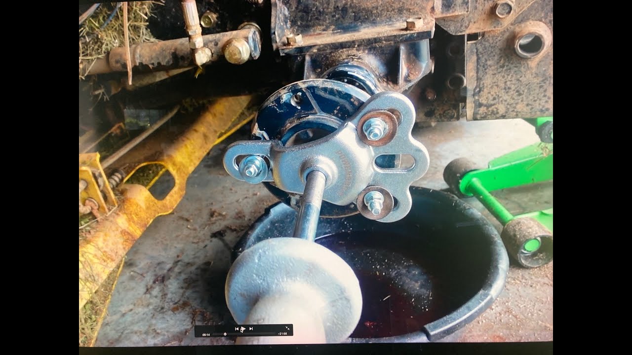 2007 John Deere 2305 Rear Axle Seal Replaced. Not Hard At All. Good Time To Renew Hydro Oil/Filter