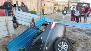 قبل الإفطار.. سقوط سيارة في حفرة عميقة ونجاة سائقها بالإسكندرية