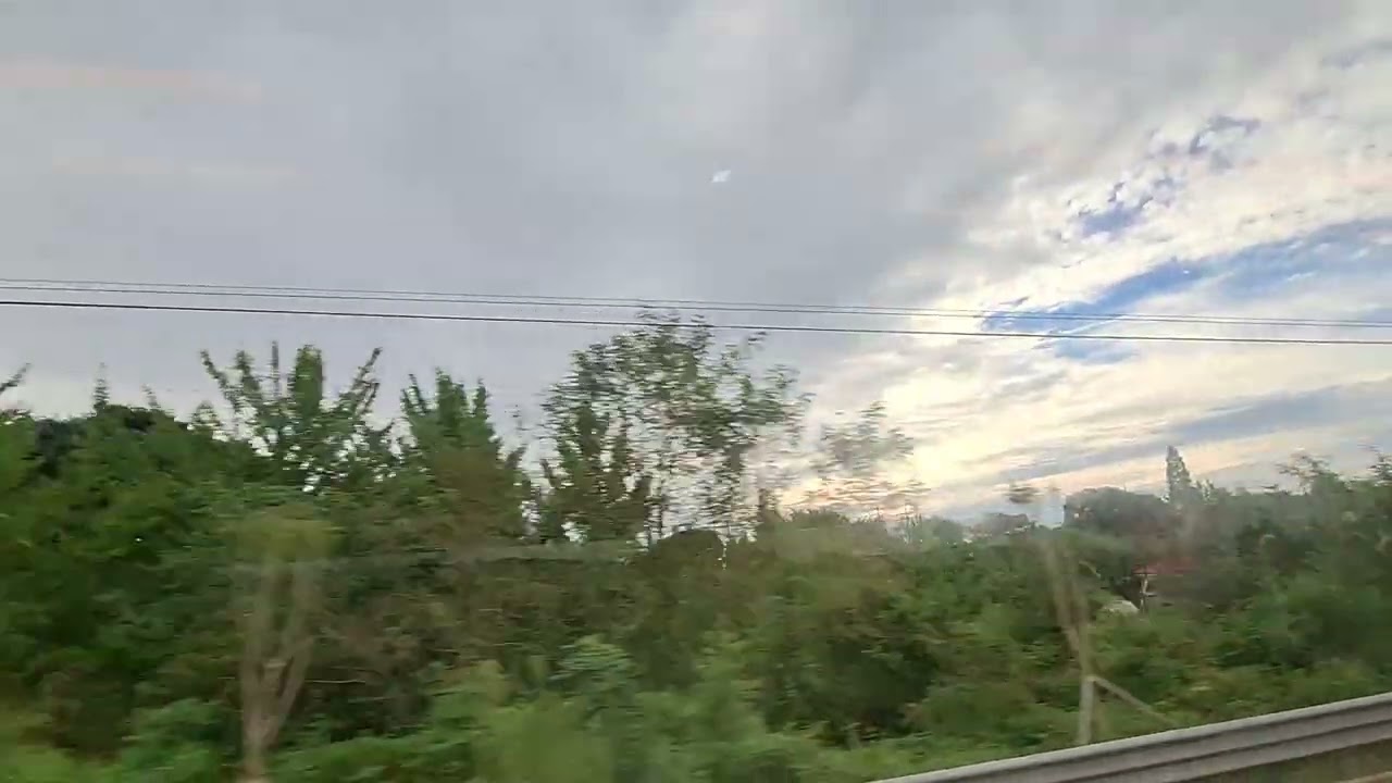 일상기록 2025.09.23.266 29호선 해의 출근 흐린구름하늘 아침 추분날인데 하늘을 잿빛구름으로 아침햇살이 적다 