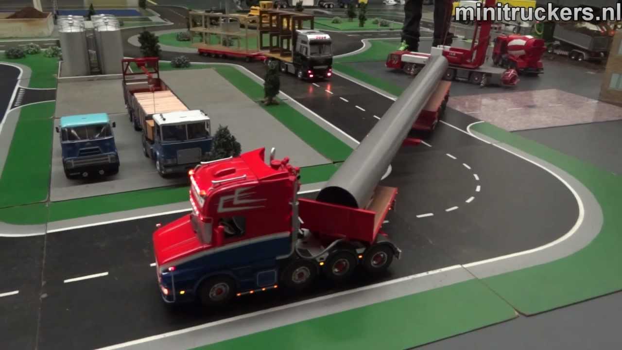 minitruckers.nl Scania V8 8x4 with a long pipe and other trucks - modellenbeurs amsterdam