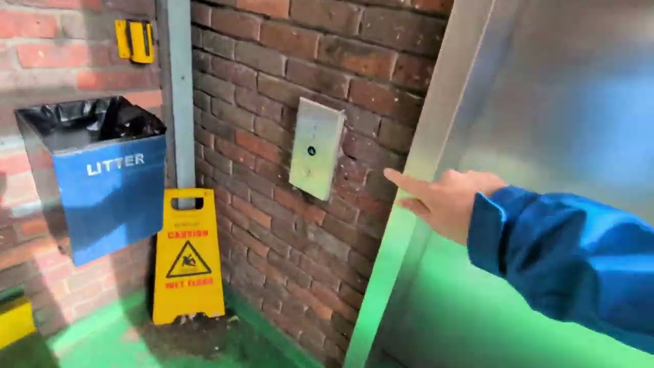 Russell Avenue Car park: The Lift that wasn't working + Rant about places going Cashless