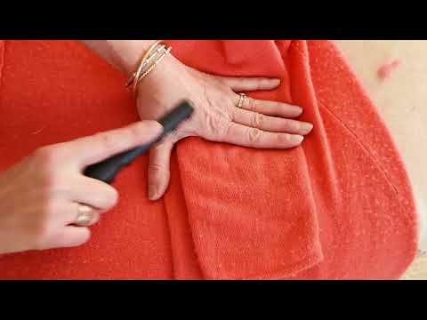 The Lilly Brush SAVE OUR SWEATERS pill remover - video from Lilly Brush