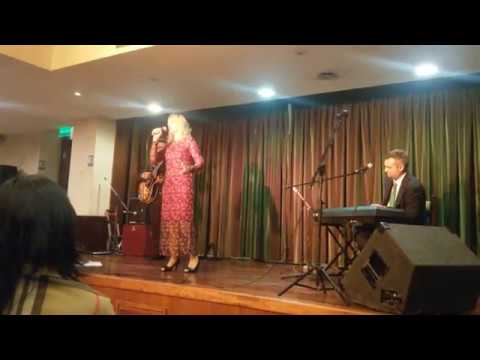 Alcira Davin "El  corazón al sur" de  Eladia Blázquez