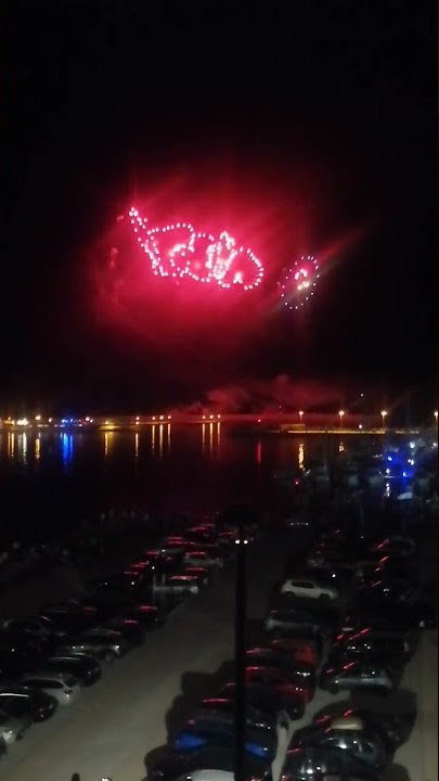 Comune di Vieste - 🎇🎆‼️ FUOCHI PIROTECNICI DI FERRAGOSTO ‼️🎆🎇 Come ogni  estate, a Vieste, tornano i fuochi d'artificio. I bellissimi spettacoli  pirotecnici illuminano la nostra cittadina. Ma dove vedere i fuochi