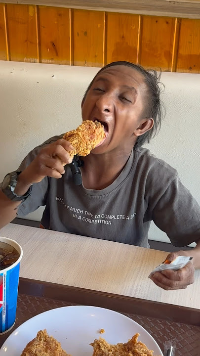 #masterlee enjoy eating Crispy Fried chicken 🍗 at #kfc |#viralvideo #satisfying #fypシ゚