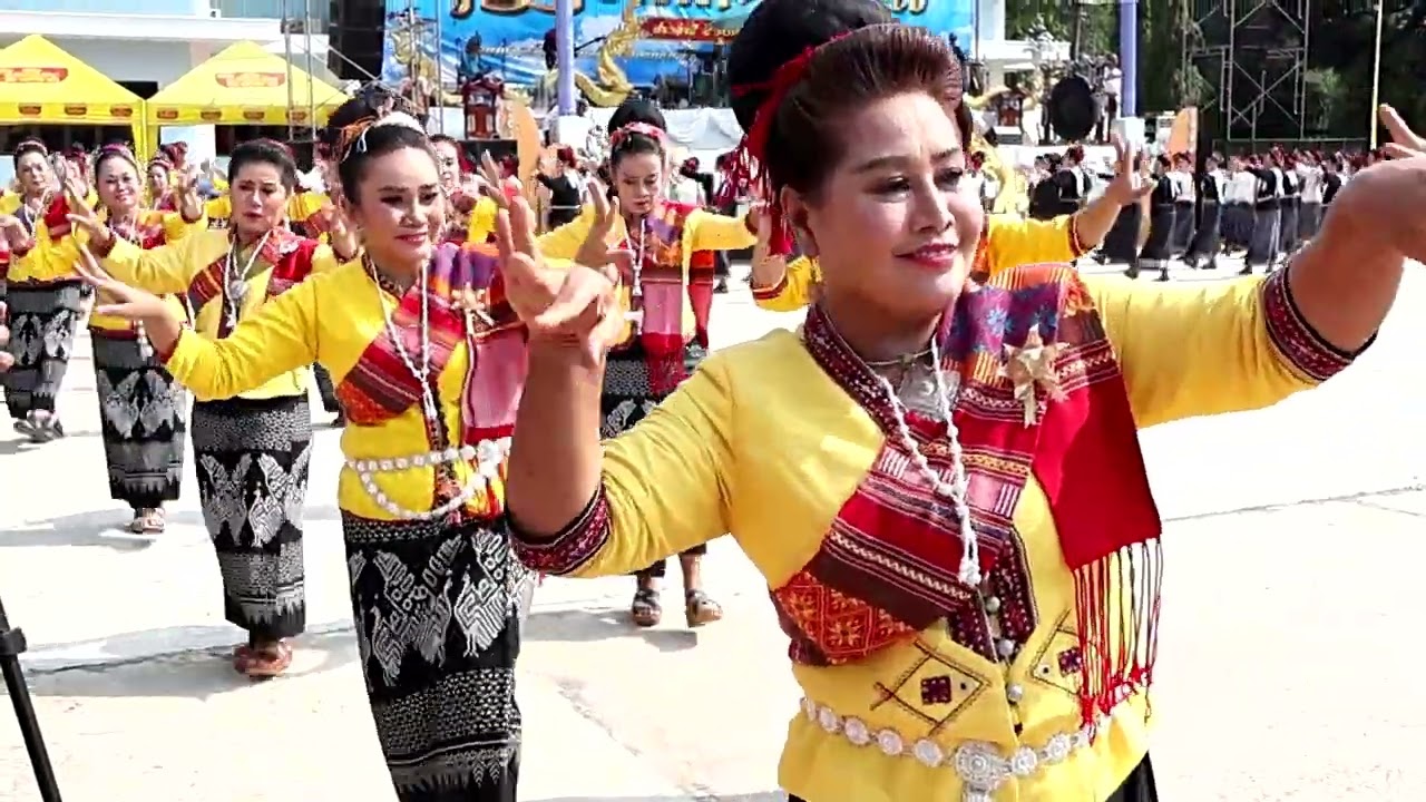 ฟ้อนเปิดงาน ประเพณีวัฒนธรรมผู้ไท 