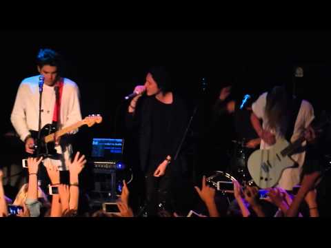 Roxanne - Chase Atlantic (Lyrics)