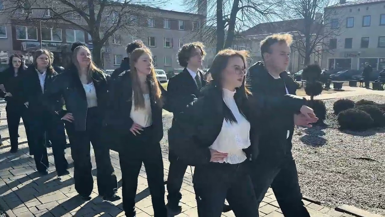 Uczniowie Staszica zatańczyli poloneza na Rynku w Wieruszowie