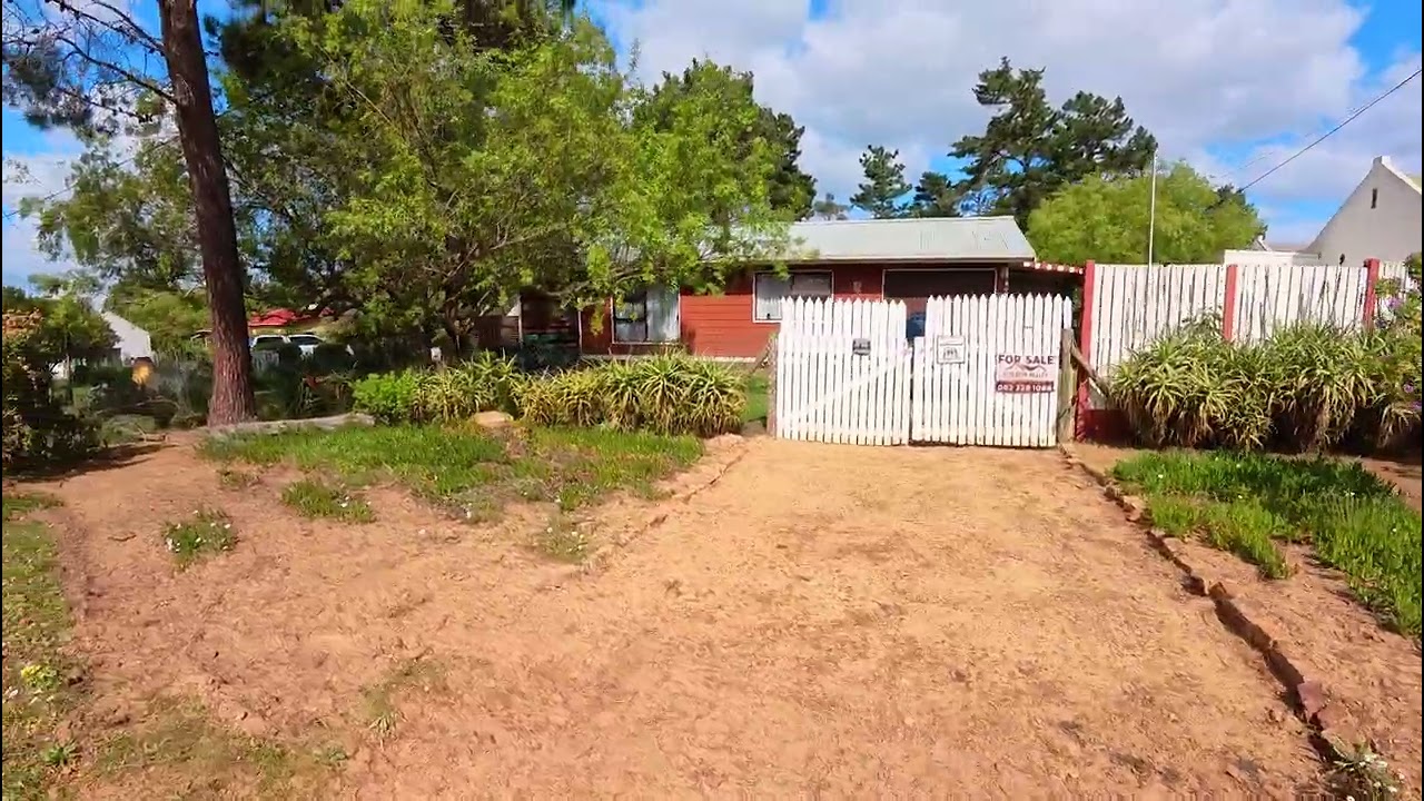 15, SIXTH AVENUE, BOTRIVIER - R1 300 000.00