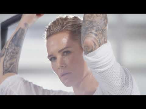 Cleanse and refresh sweaty hair featuring Ashlyn Harris  Ali Kreiger   Bumble and bumble  YouTube