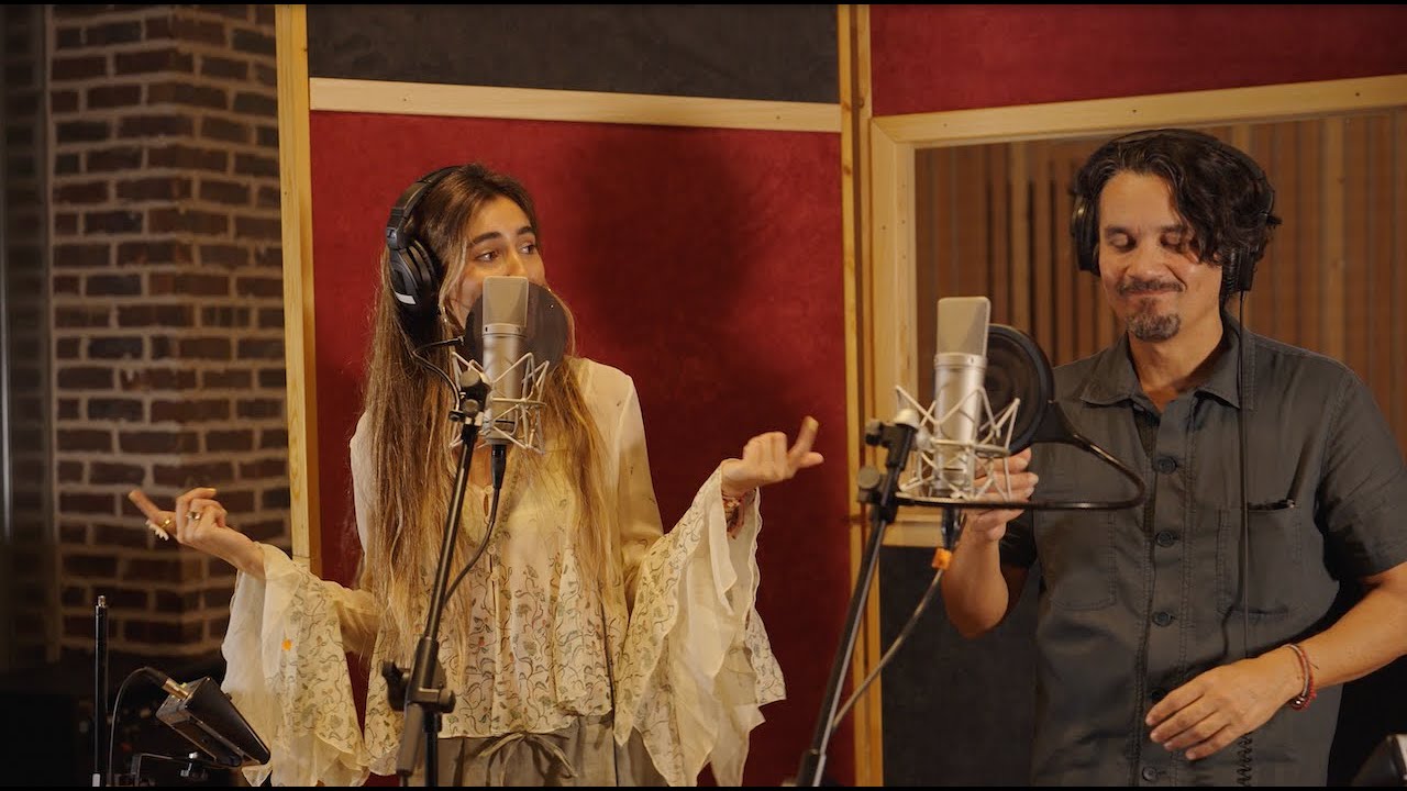 Guarda Mercedes Cañas & Bacilos - Brecha (Videoclip Oficial) su YouTube Guarda Mercedes Cañas & Bacilos - Brecha (Videoclip Oficial) su YouTube