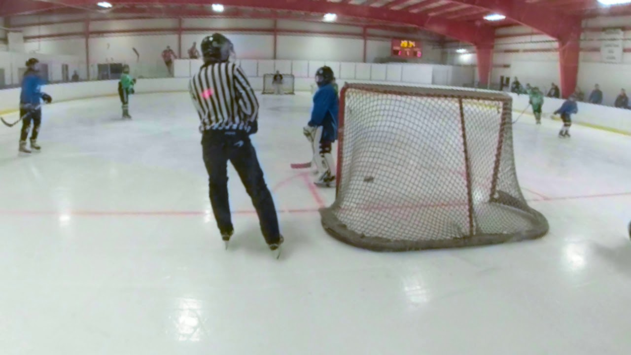 Luna Chics vs Wolverines – Pond Hockey – 4