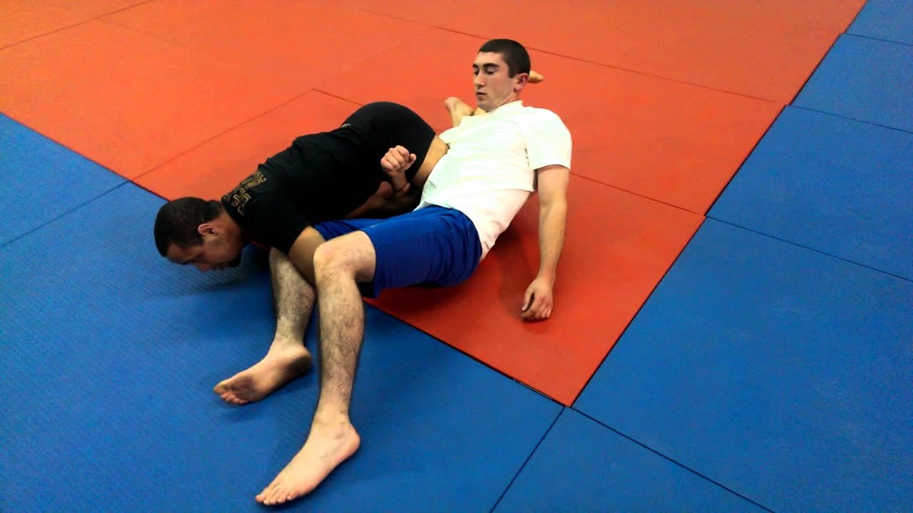 Arm Bar fail to Omoplata sweep. YouTube
