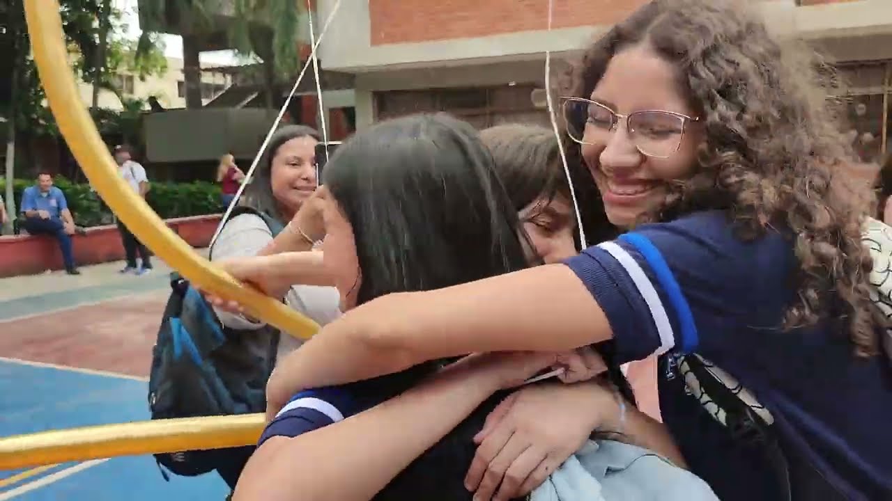 “El último timbre”,  para los alumnos de 5to año de la Promo IX de la U.E.C. Fermín Toro.