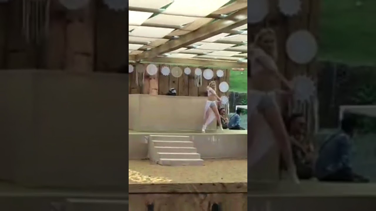 International artist - Mud Dancer 💃.... 