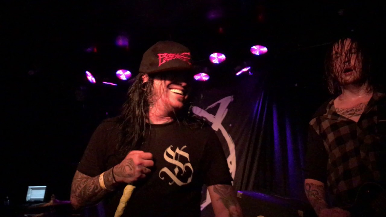 MUST SEE - Craig Mabbitt covers Blessthefall - 